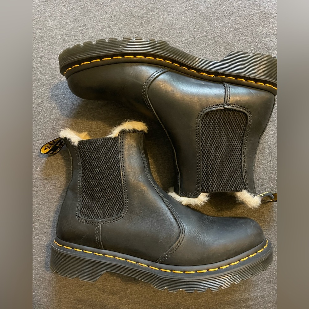{ Dr Martens } Leonore Chelsea 2976 Fur
Lined Boot size 7
